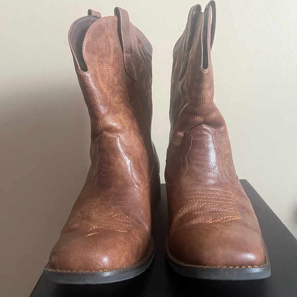 Men's Brown Western Boots - Picture 9 of 11